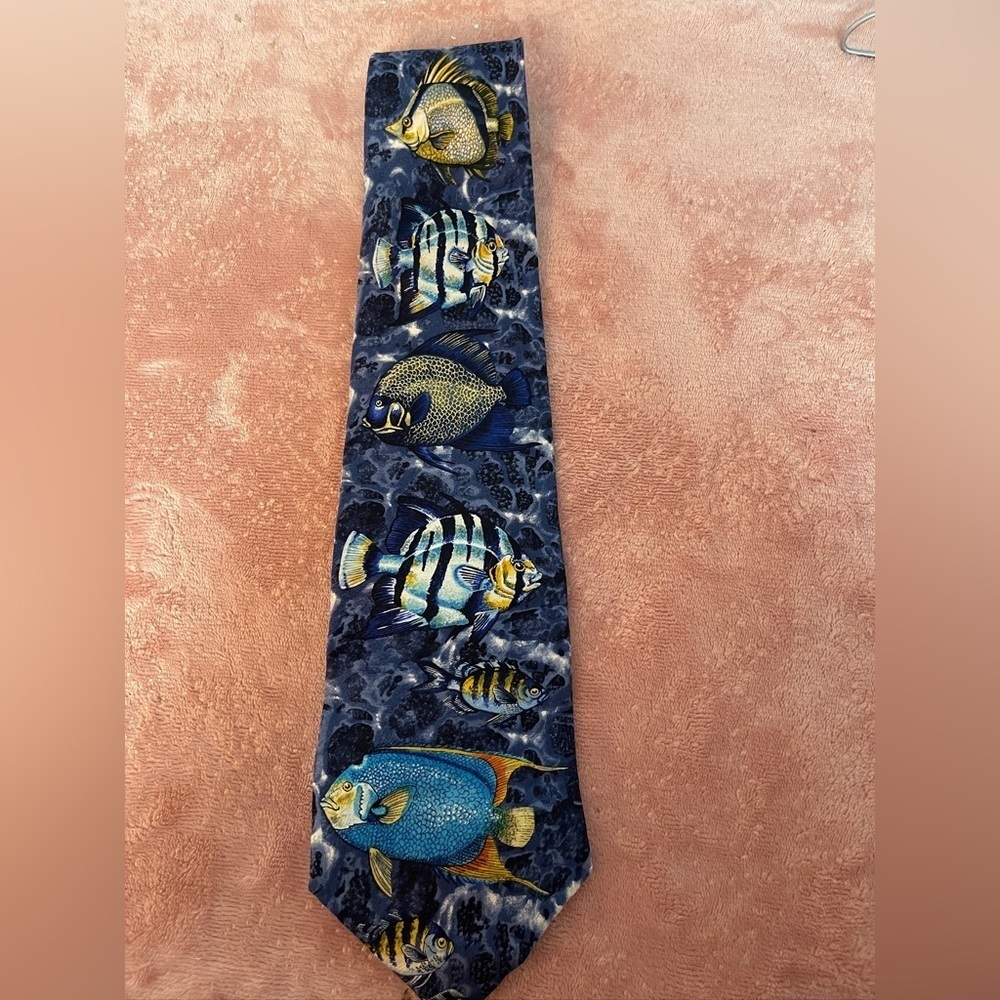 Solomon’s reef Men's Oceanic Fish Design Tie - Picture 3 of 8